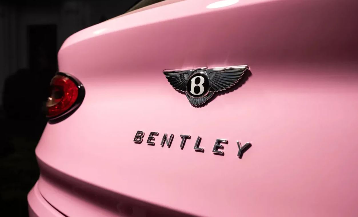 Bentley показала кроссовер в стиле Barbie